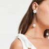 ASOS DESIGN kolczyk z perłą w kolorze złotym 30488